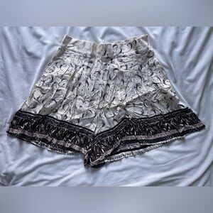 H&M White V-Neck Top with Patterned Cream and Black Shorts